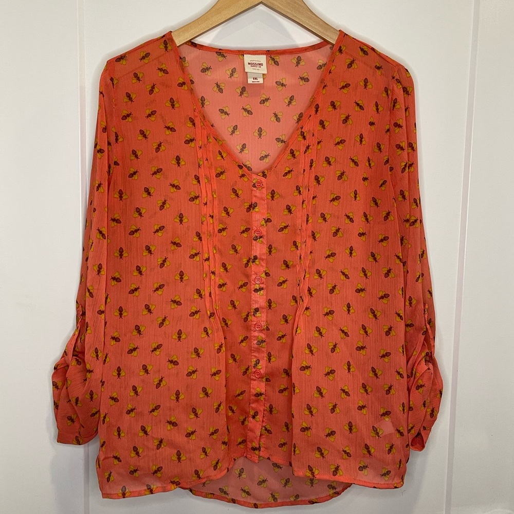 Woman’s XL Mossimo shirt. Coral with adorable bees.